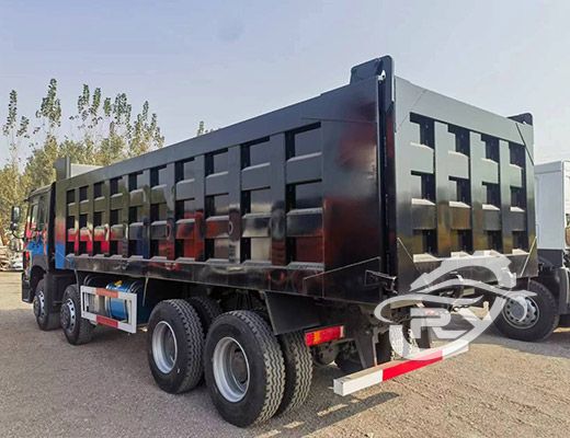 Used SINOTRUCK 8X4 RHD Dump Truck